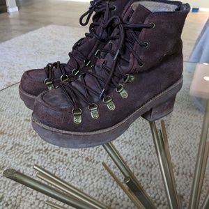 Mountaineering boots